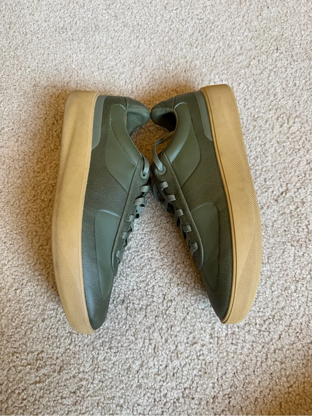 Lululemon Men's Cityverse Sneaker olive green Size 10,5